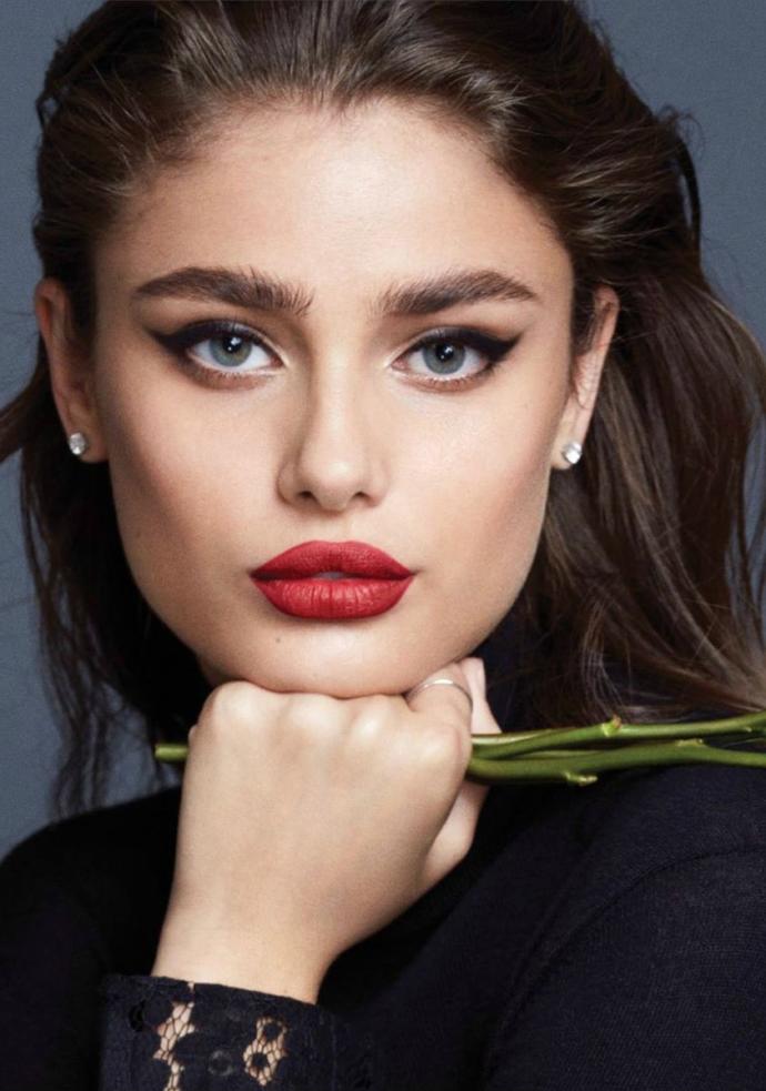 Victoria's Secret mankeni Taylor Hill gibi olsam yeterdi çok mu şey istiyorum?