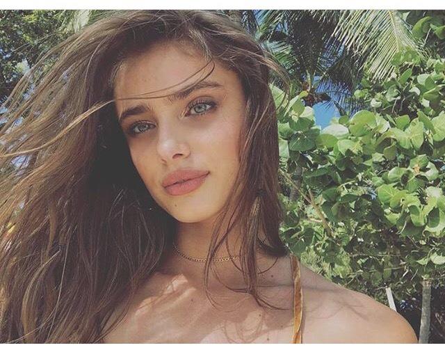 Victoria's Secret mankeni Taylor Hill gibi olsam yeterdi çok mu şey istiyorum?