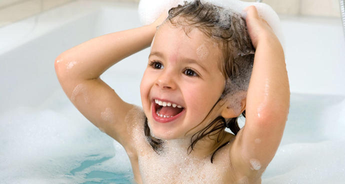 Çocukların kişisel ve cinsel gelişimi açısından kaç yaşından sonra tek başlarına banyo yapabiliyor olmaları gerekir?