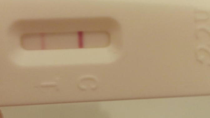 Kızlar, daha önce test yapmıştım tek çizgi çıkmıştı bugün tekrar test yaptım sizce hamilemiyim?