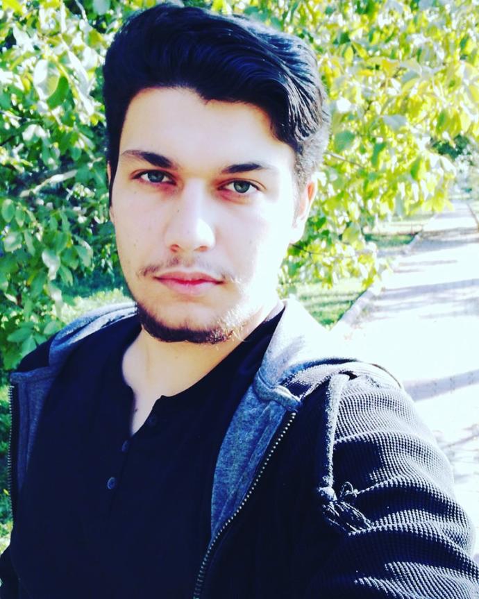 Lensli / gözlüklü erkek mi? Lensli / gözlüklü kız mı? Renkli gözler mi? Yoksa sade mi? Hadi bayanlar baylar yoruma 😂😂🤣 hoop🤣?
