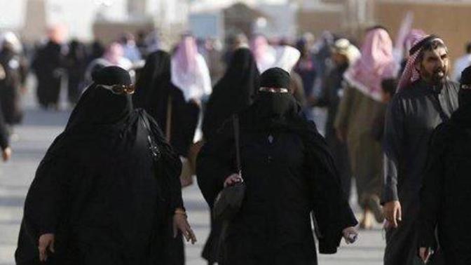 Suudi Arabistan'da kadınların çarşaf giyme zorunluluğu kalkıyor. Kadın özgürlüğü konusunda neler söylemek istersiniz?