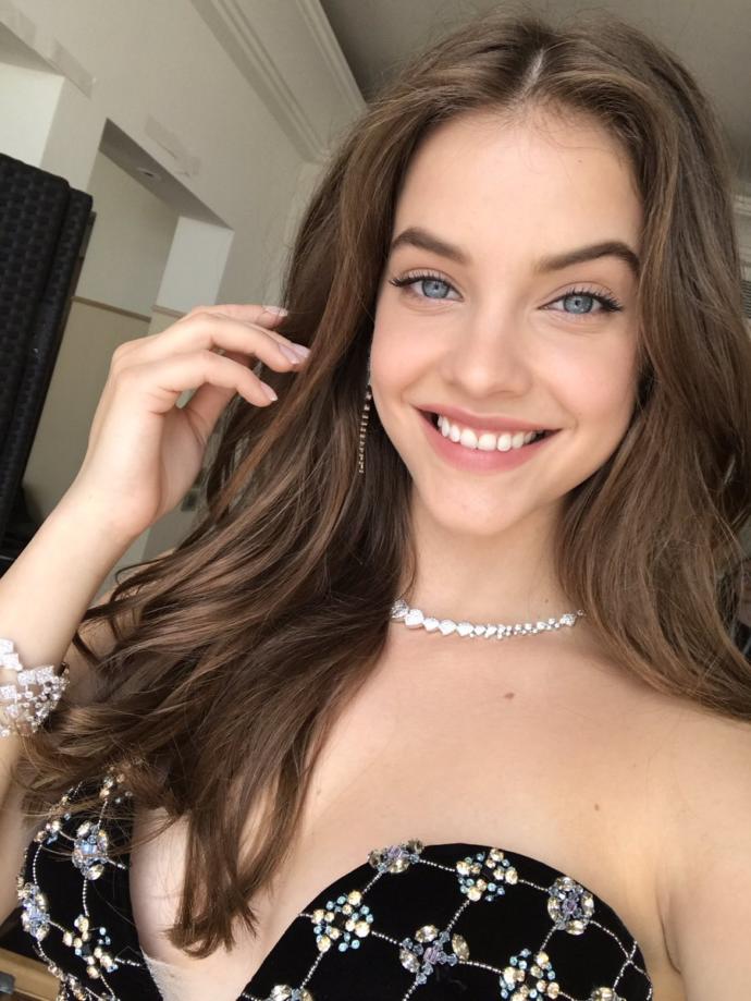 Kızlar, Barbara Palvin kadar güzel olduğunu düşünen var mı?