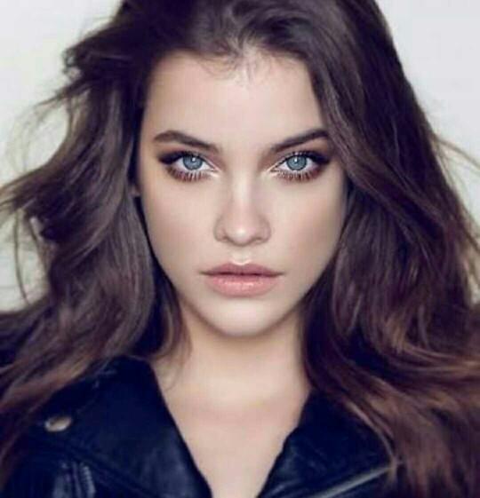 Kızlar, Barbara Palvin kadar güzel olduğunu düşünen var mı?