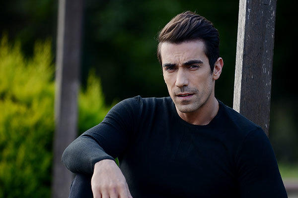 Bence sitede sadece yakışıklı erkekler olmalı! Neden bu sitede İbrahim Çelikkol gibi erkekler takılmıyor? 