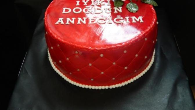 Annenizin doğum gününü biliyor musunuz? Ne yapsanız annenizi doğum gününde mutlu etmiş olursunuz?
