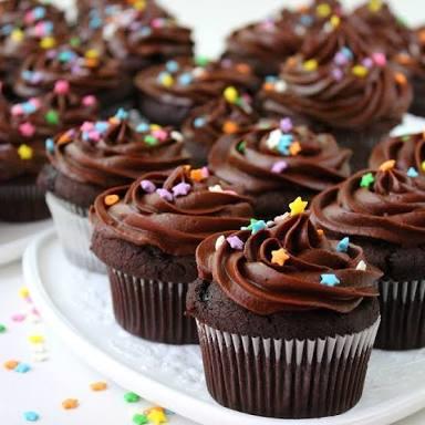 Günaydın 😘 Bugün Çikolatalı Cup Cake Yapmak İstiyorum Ama Nutellada Koymak İstiyorum Önerileriniz Varmı?