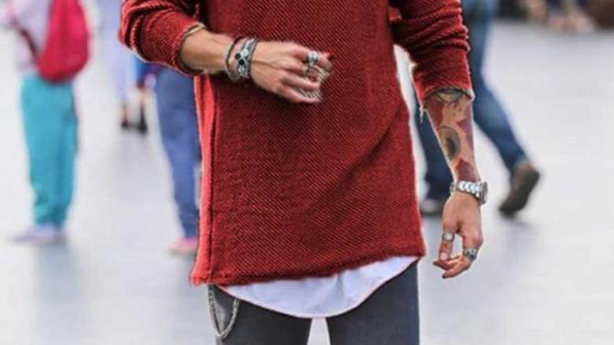 Long fit tişört giyen erkek?