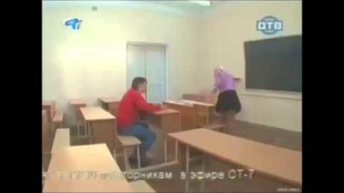 Rus kızları kopyayı poposuna yazıyor;peki Türk kızları kopyayı neden poposuna yazmıyor?