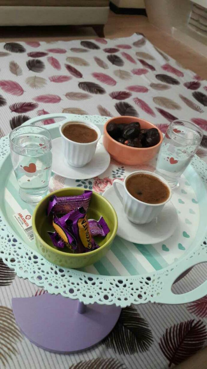 Kahvenin yanın da hic hurma denediniz mi??