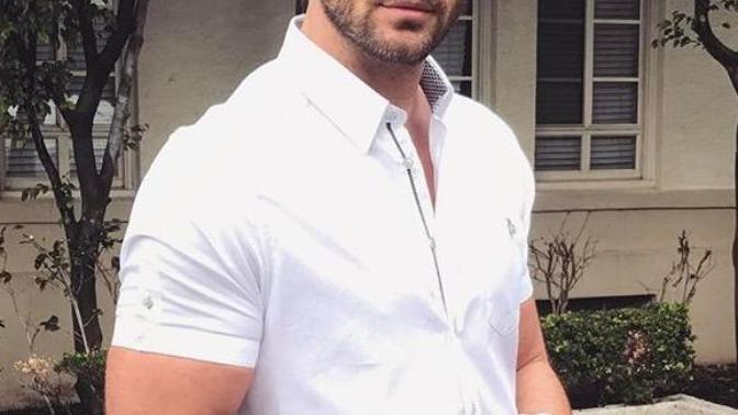 Nick bateman yakışıklı mı?