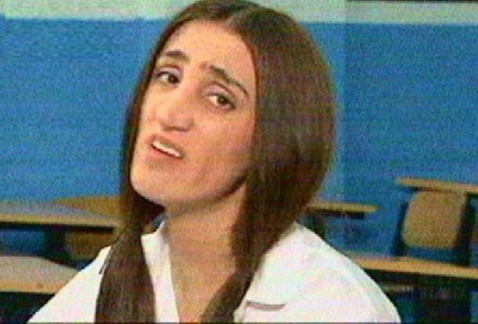 İki yandan toplu saç kadınları sevimli gösteriyor mu?