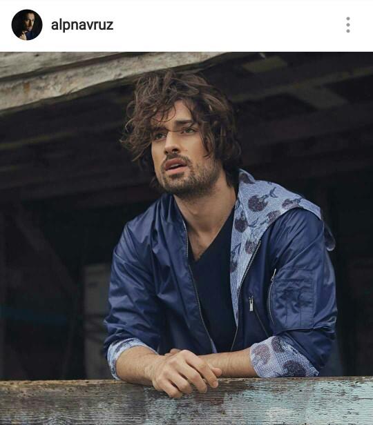 Beğendiğim bu yakışıklı Türk oyunculardan en yakışıklısı sizce hangisi??