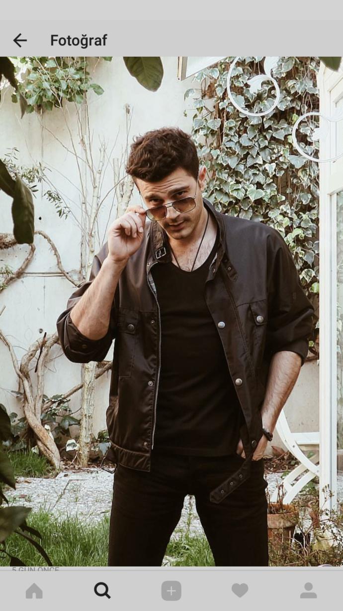 Hangisi daha karizmatik gençler ? Burak Sevinç mi Burak Çelik mi ?