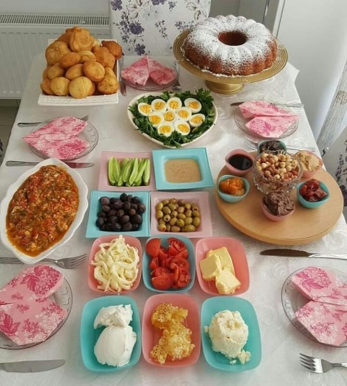 Herkese günaydın 😀kahvaltı yaptınız mı🎈kahvaltıda en sevdiğiniz şey nedir ??