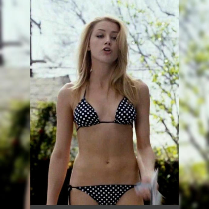 Amber heard mı, Kelly Brook'un mu vücudu daha ideal sizce?