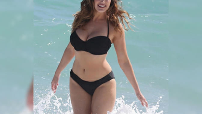 Amber heard mı, Kelly Brook'un mu vücudu daha ideal sizce?