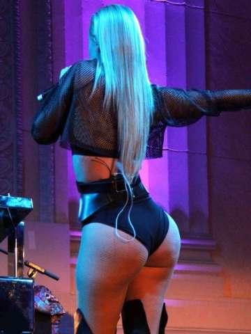 Nıckı MInaj mı yoksa Iggy Azale mı daha guzel kalcaya sahıb?