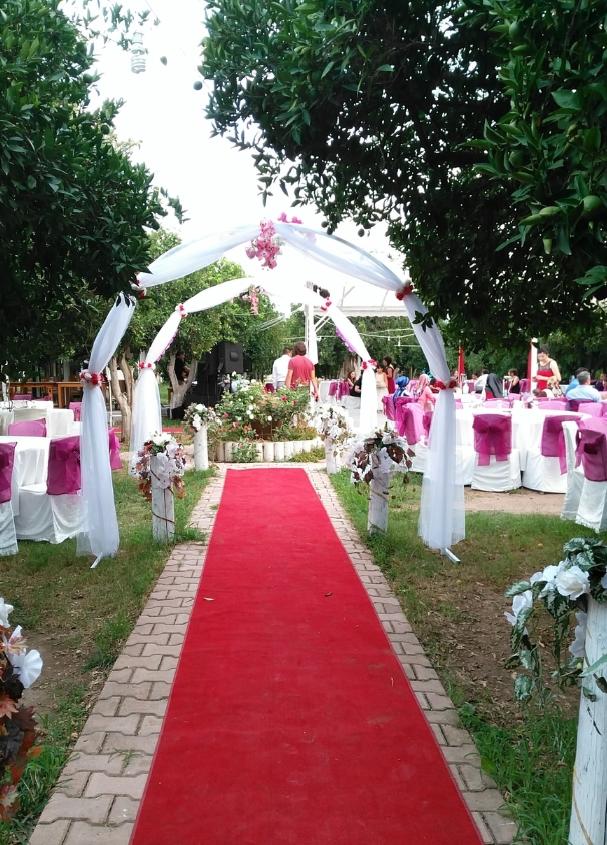Düğün'mü sade bir nikah'mı tercih edersiniz ?