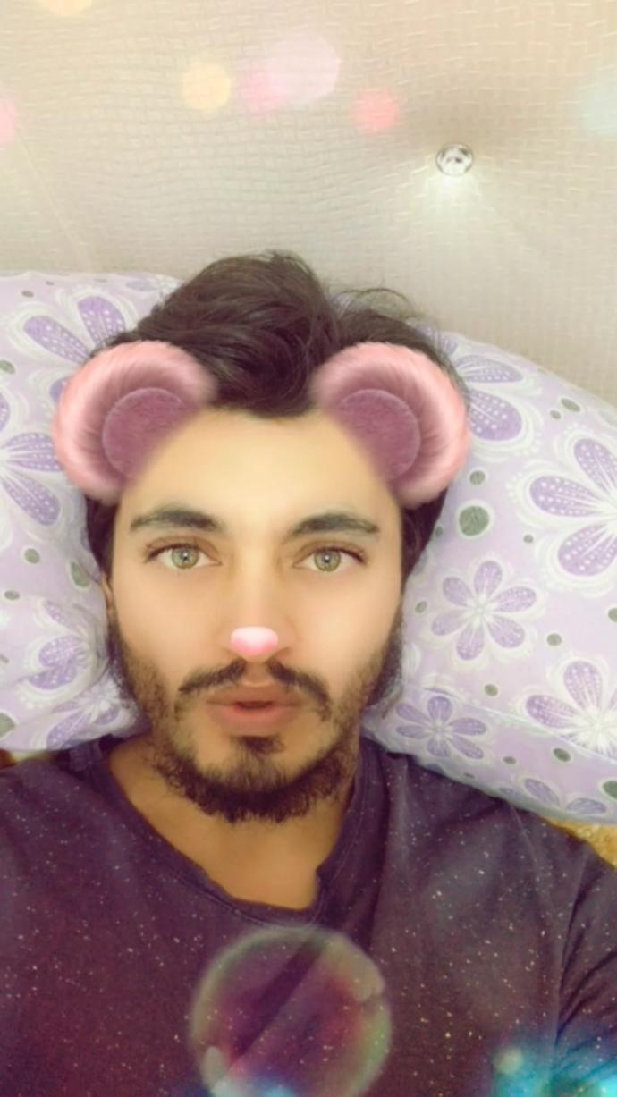 Tarafını seç! Kaşının ortasını aldıran erkek mi yoksa martı kaş erkek mi daha ideal?