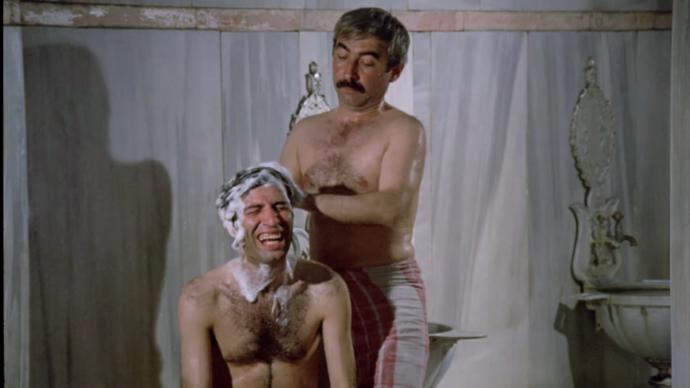 Banyo yaptığın sırada birden arkanda belirip sırtını keseleyim mi desem ne yaparsın?