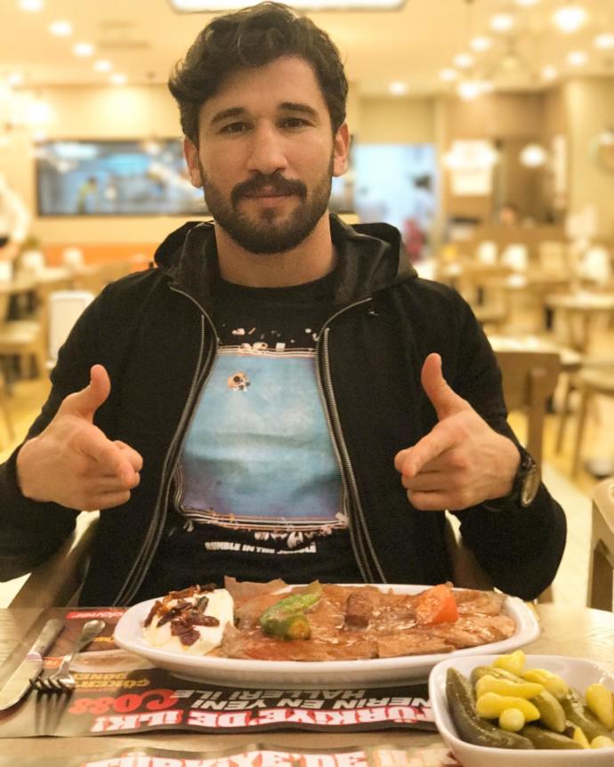 Kızlar, Survivor Adem Kılıççı Çok Yakışıklı Değil mi?