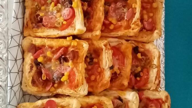 Kim demiş milföy hamurundan pizza yapılmaz diye! Mini pizzalarım nasıl olmuş ama?