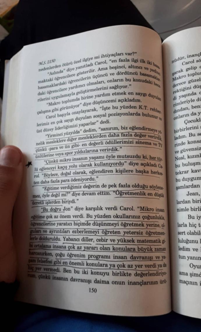 Kitap okurken beğendiğiniz cümlelerin, paragrafların altını çizme gibi bir huyunuz var mı? 