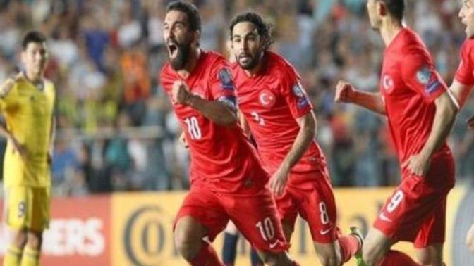 Hem basketbol hem de futbolda milli takımda oynayan sporcumuz kimdir?