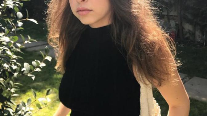 Hande Erçel esmer kahverengi gözlü niye Gamze Erçel renkl gözlü sarışın?