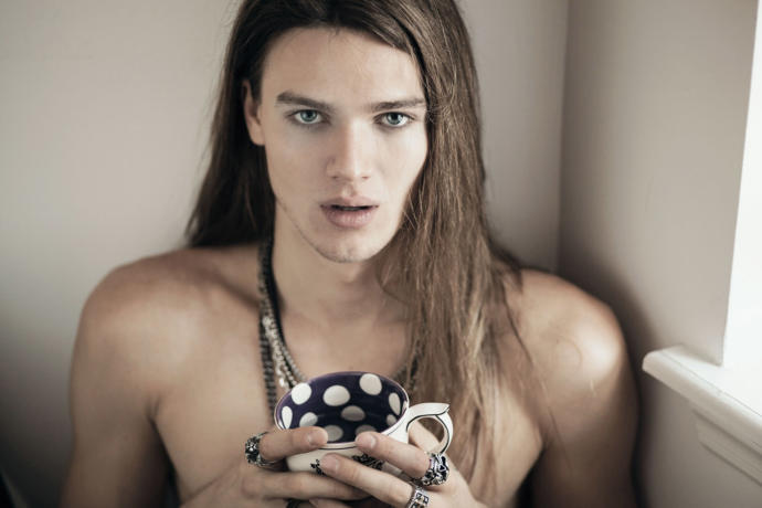 Erkeklerin hepsinden yakışıklı, kadınların çoğundan güzel bir model: Ben Cimmerbeck! Farklı ve çekici modeli tanıyor musunuz?