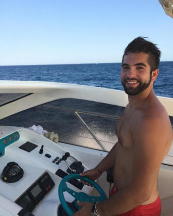 1996 doğumlu Fransız müzisyen Kendji Girac'ı fiziksel özellikleri bakımından tek sözcüğe sığdırman gerekse, bu hangi sözcük olur?