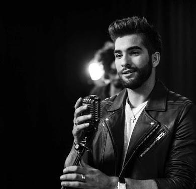 1996 doğumlu Fransız müzisyen Kendji Girac'ı fiziksel özellikleri bakımından tek sözcüğe sığdırman gerekse,bu hangi sözcük olur?