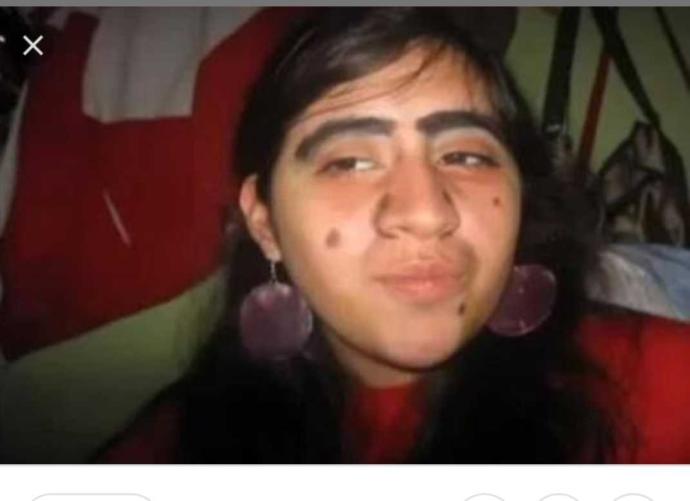 Saçlarına çiçekli taç takan kızlar sevimli mi?