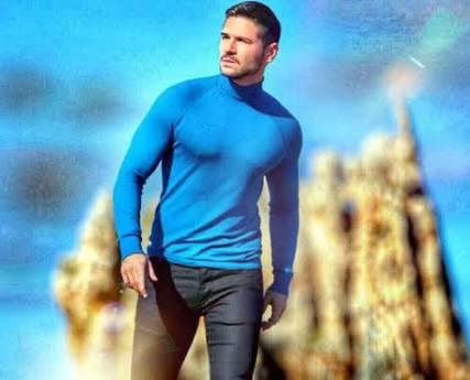 Hangisinin vücut tipi,yüz hatları,ses tonu,jest ve mimikleri,bakışı-gülüşüyle çizdiği genel profil daha seksi ve maskülen?