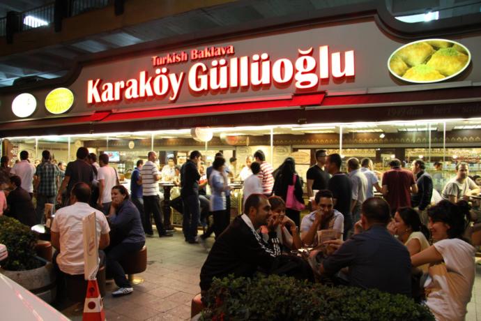 Çalıştığım şirkete 5 kilo baklava alıcam. Güllüoğlu’ndan mı alayım yoksa Kaşıbeyaz’dan  mı?