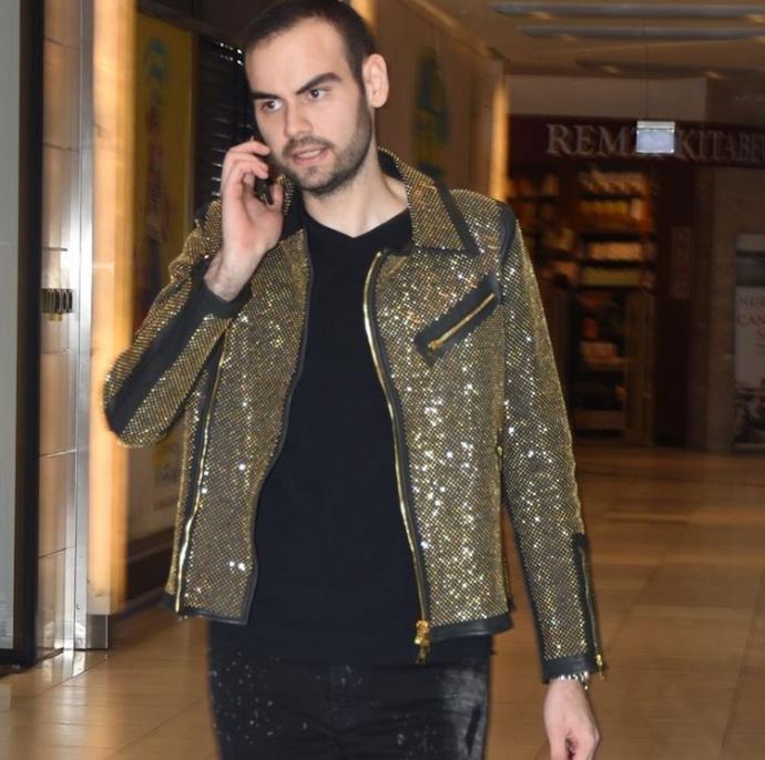 İş Adamı Merhum Mehmet Sabancının oğlu Faruk Sabancı’nın 244 bin TL olan bu Montunu nasıl buldunuz?