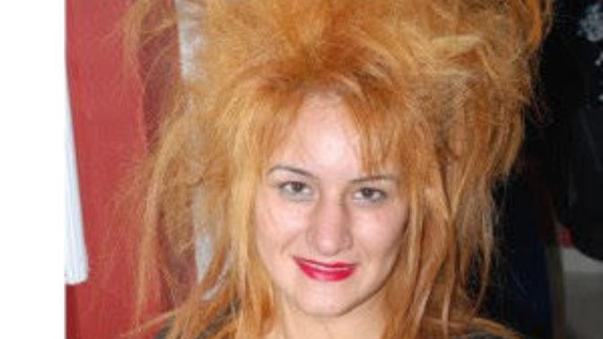 Saç modelleri arasında abuk subuk saç modellerinden seçip yaptırır mısın?