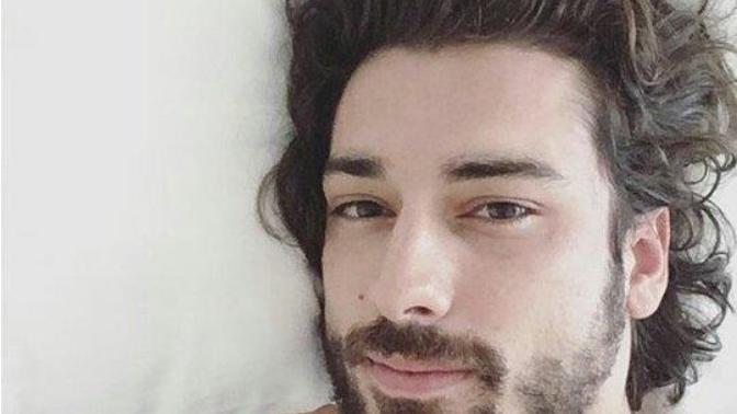 Oyuncu Alp Navruz yakışıklı mı sizce?