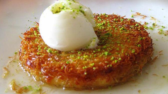 Künefe dondurma ile mi yoksa kaymak ile mi daha güzel?