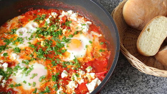 Menemen yaparken domateslerin kabuklarını soyar mısınız?