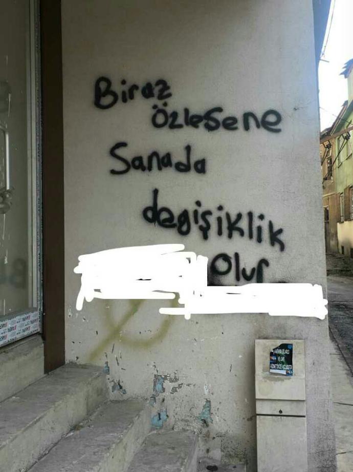 Çok özlediğimiz zaman özlenen de özlendiğini hissedip özler mi??