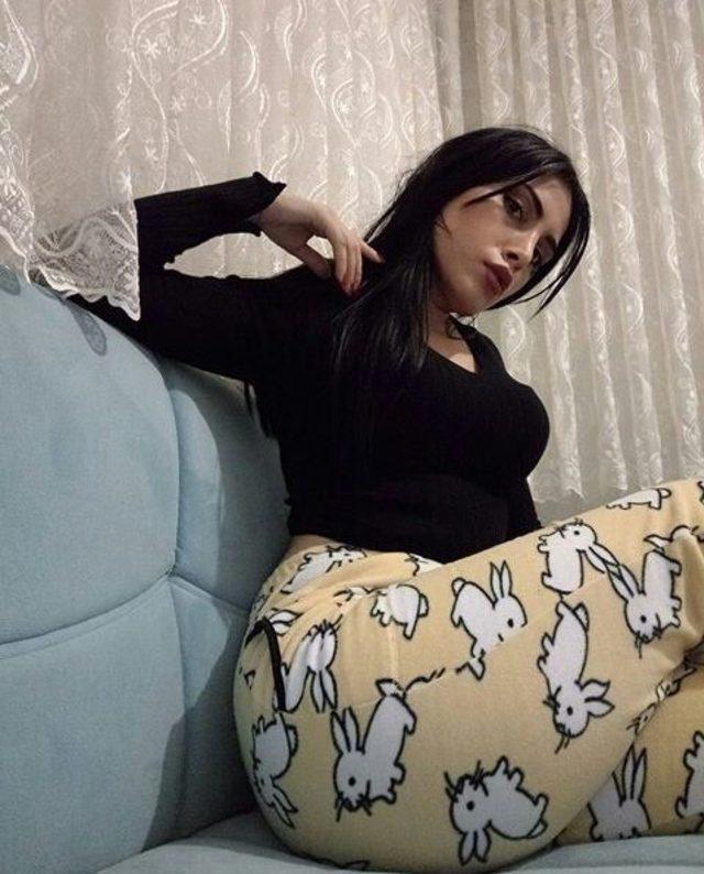 Trabzonlu Kim Kardashian olarak bilinen Dilan Dere nin kıvrımlı fiziği sizce güzel mi?