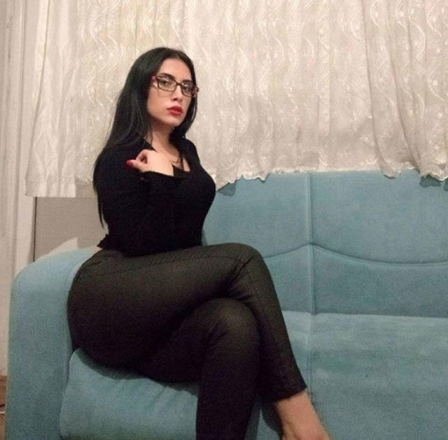 Trabzonlu Kim Kardashian olarak bilinen Dilan Dere nin kıvrımlı fiziği sizce güzel mi?