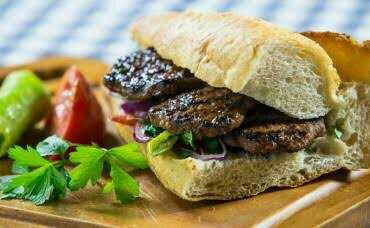 Sucuk Ekmek mi ? Köfte Ekmek mi ??