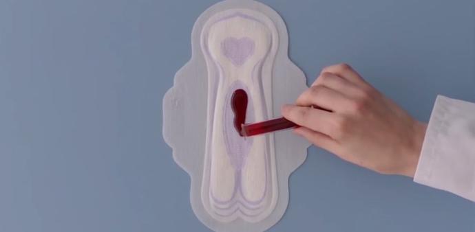 Ped firmaları reklamlarında genelde mavi sıvı kullanıyor. Gerçek kan rengi sıvı kullansalar sizce nasıl olur?