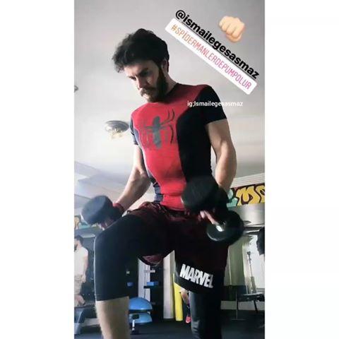 Aynı dizide oldukları dönem Kerem Bürsin'in gölgesinde kalan İsmail Ege Şaşmaz bence hem daha yetenekli hem daha çekici. Sizce?