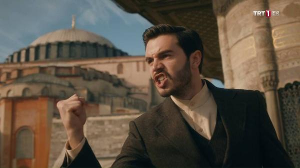 Cazibesiyle, genç kızların dışında 40 yaş üstü olgun kadınlarda da arzu uyandırdığını görerek, soruyorum. Hangisini tavlayabilir?