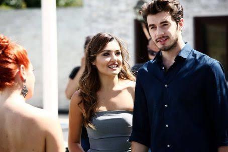 Cazibesiyle, genç kızların dışında 40 yaş üstü olgun kadınlarda da arzu uyandırdığını görerek, soruyorum. Hangisini tavlayabilir?
