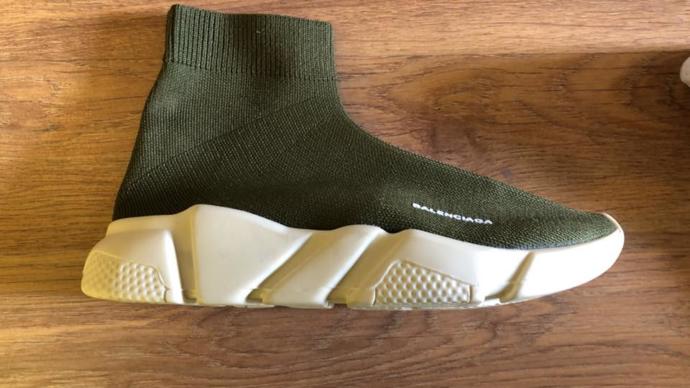 Altı düz platformlu spor ayakkabı arıyorum. Nike ve Adidas’ta var mı?
